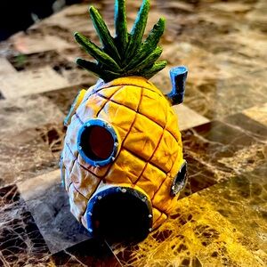 SpongeBob squarepants pineapple house with swim holes aquarium ornament